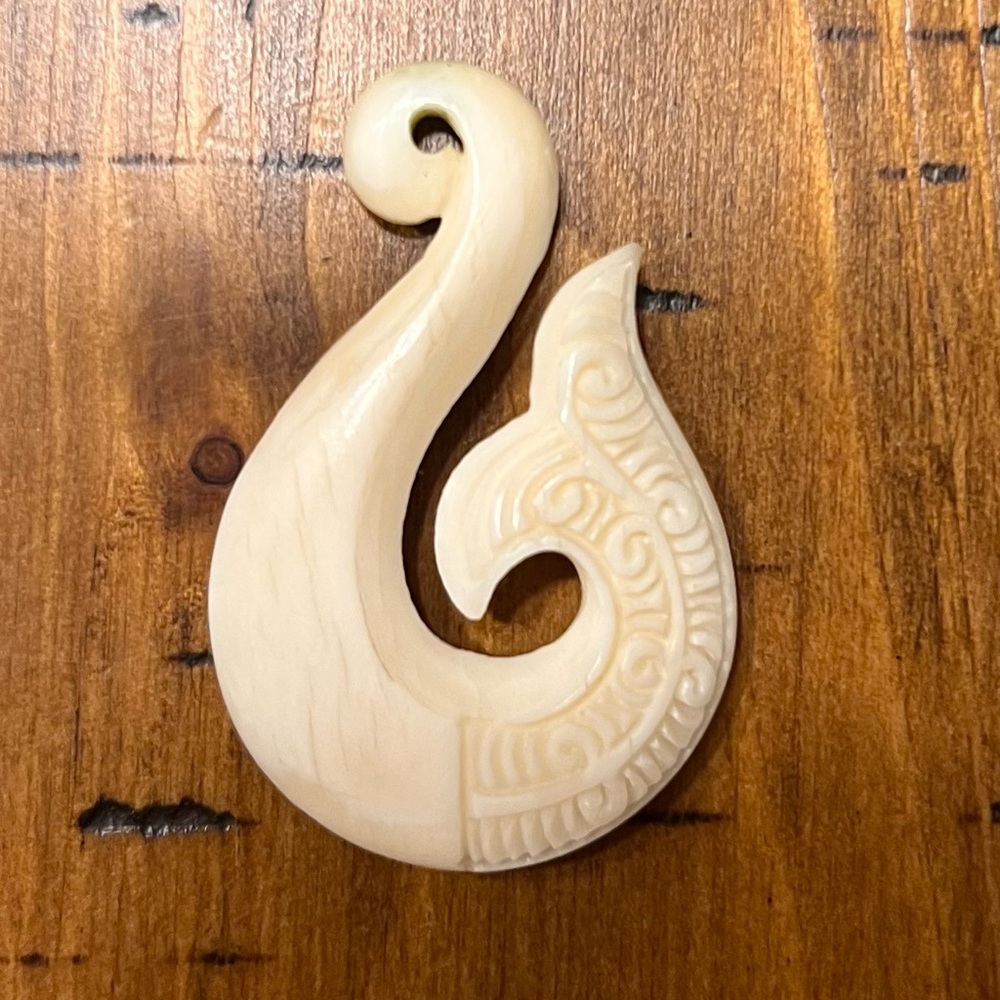 Hand Carved Bone Whale Tail HEI Matau Maori Pendant Necklace